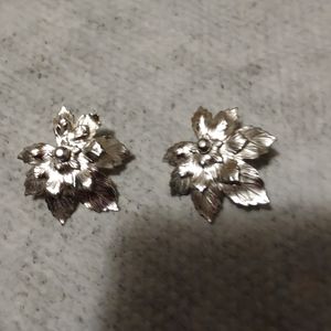 VINTAGE BEAUTIFUL PAIR IF CLIP ON EARRINGS. SILVER.